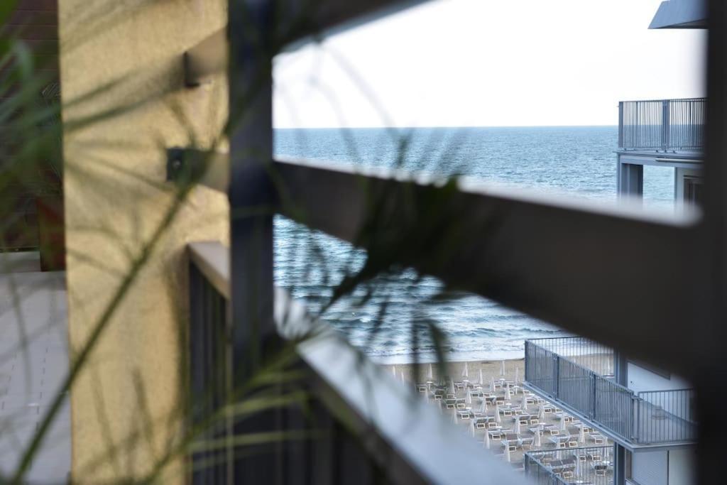 Apartamento Piazza Nember Attico Con Vista Mare Lido di Jesolo Exterior foto